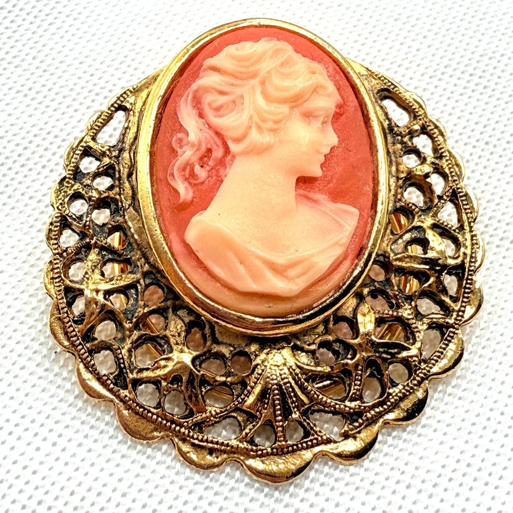 Vintage‎ Victorian Style Molded Resin Beige on Pink Lady Cameo Scarf Clip